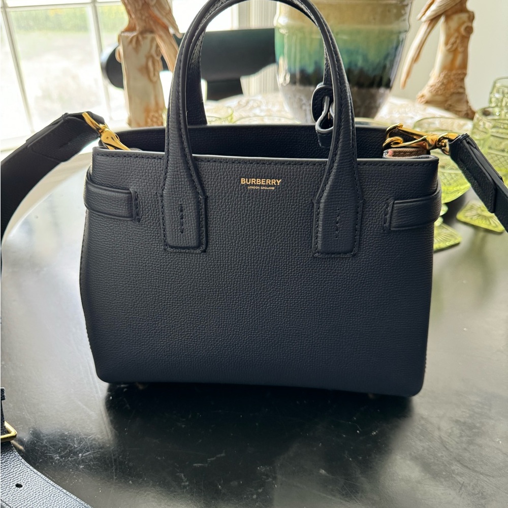Sold! NWOT Burberry Banner Tote / Crossbody, Navy, Adjustable Strap